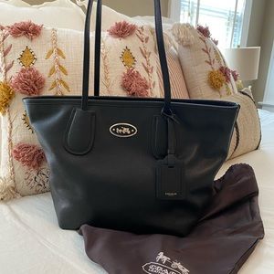 Coach Black Pebble Leather Tote Bag – Like New